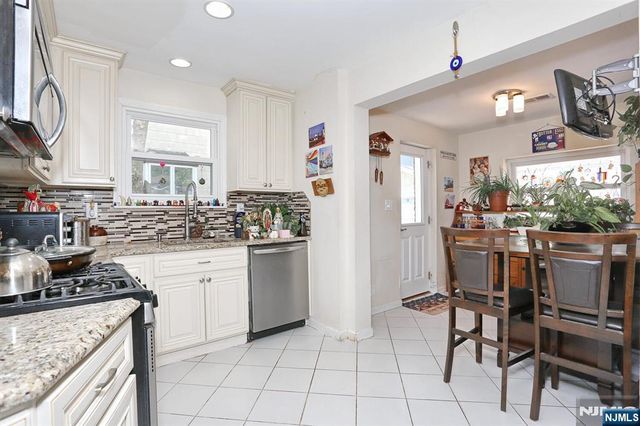 1154 Summit Avenue, Teaneck, NJ 07666
