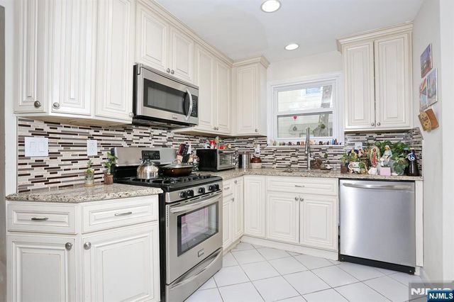 1154 Summit Avenue, Teaneck, NJ 07666