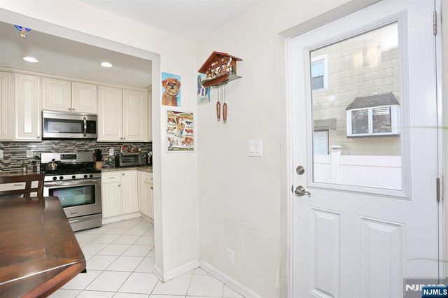 1154 Summit Avenue, Teaneck, NJ 07666
