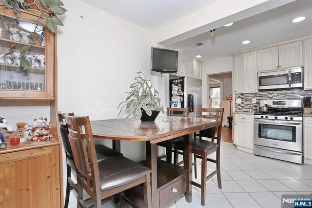 1154 Summit Avenue, Teaneck, NJ 07666