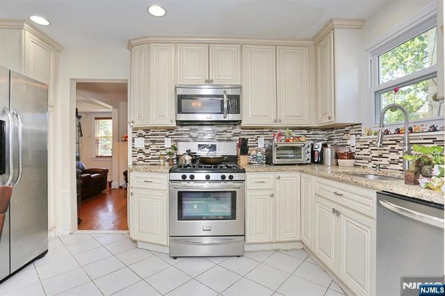 1154 Summit Avenue, Teaneck, NJ 07666