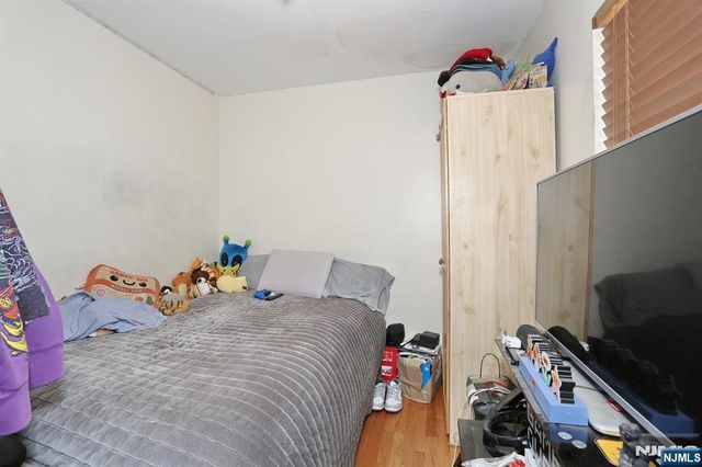 1154 Summit Avenue, Teaneck, NJ 07666