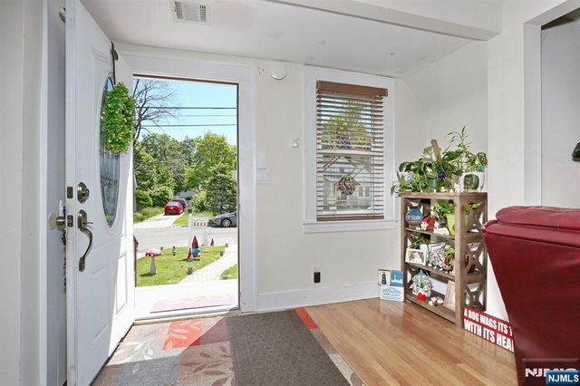 1154 Summit Avenue, Teaneck, NJ 07666