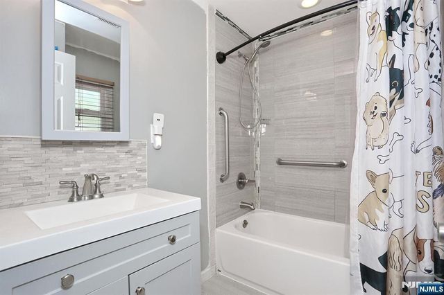 1154 Summit Avenue, Teaneck, NJ 07666