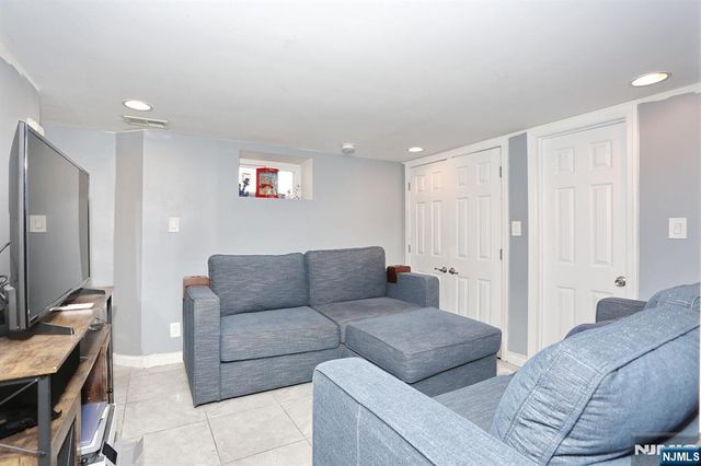 1154 Summit Avenue, Teaneck, NJ 07666