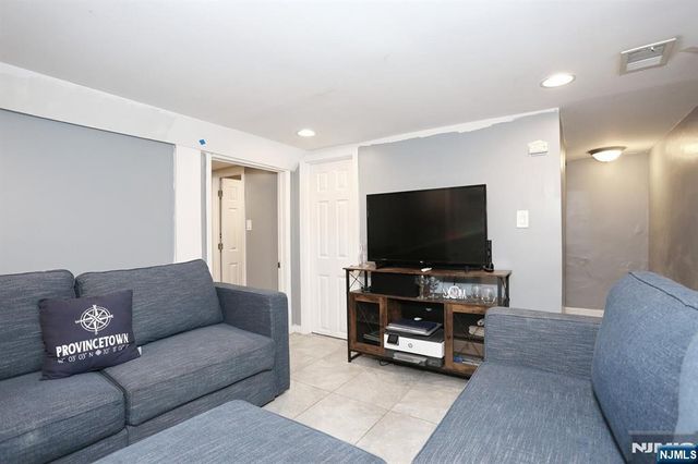 1154 Summit Avenue, Teaneck, NJ 07666