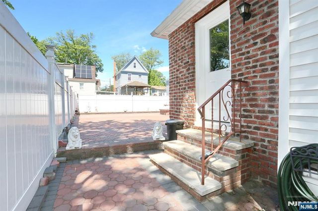 1154 Summit Avenue, Teaneck, NJ 07666