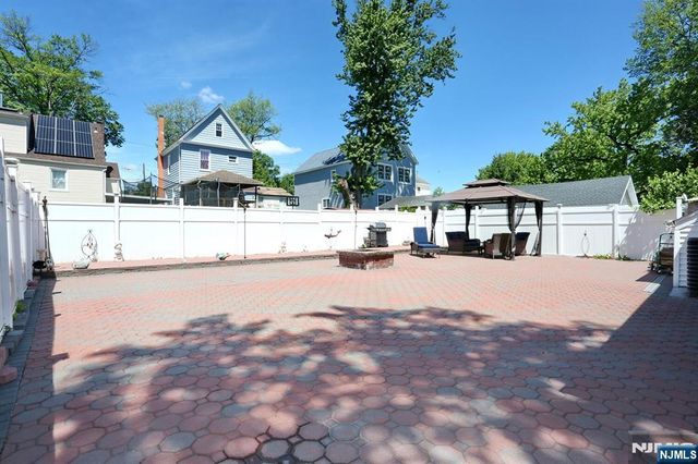 1154 Summit Avenue, Teaneck, NJ 07666