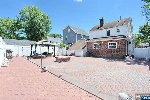 1154 Summit Avenue, Teaneck, NJ 07666