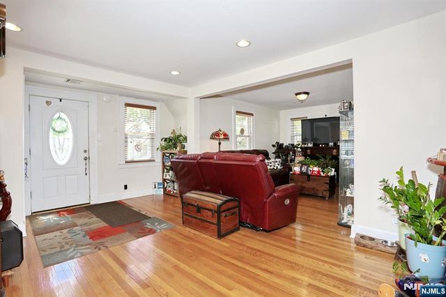 1154 Summit Avenue, Teaneck, NJ 07666