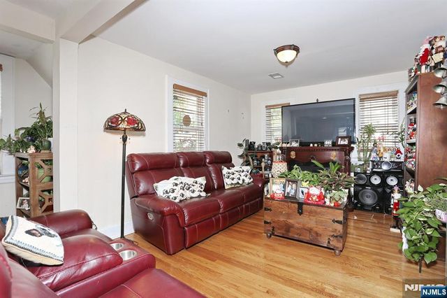 1154 Summit Avenue, Teaneck, NJ 07666