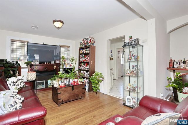 1154 Summit Avenue, Teaneck, NJ 07666