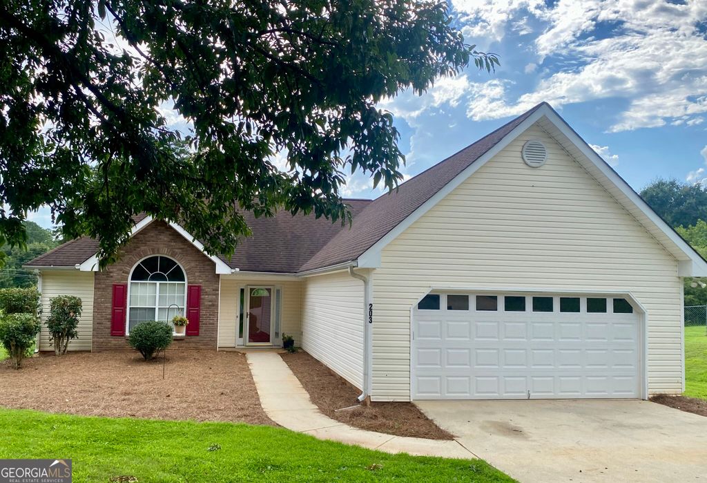 203 Cambridge Drive, Loganville, GA 30052