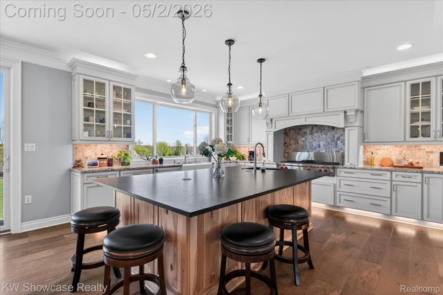 1881 Reidsview Drive, White Lake Charter Township, MI 48383
