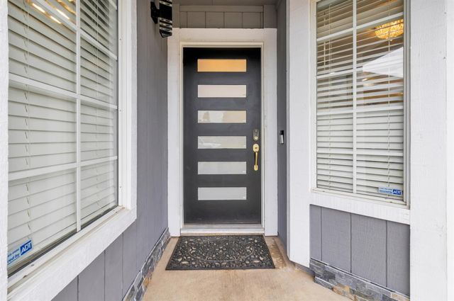 8604 Luciano Ct, Sacramento, CA 95828