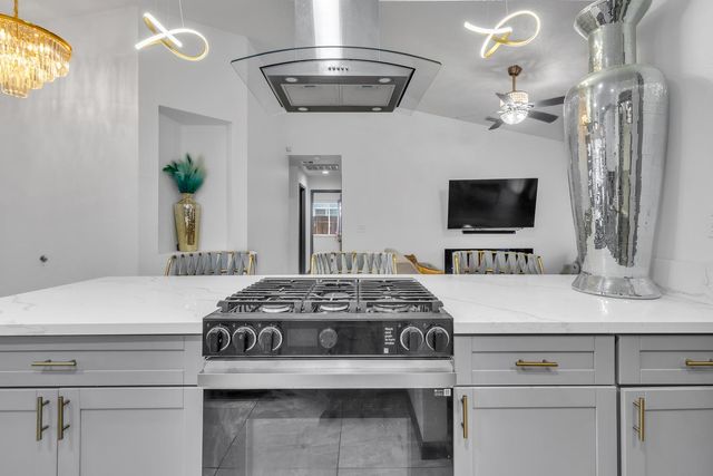 8604 Luciano Ct, Sacramento, CA 95828