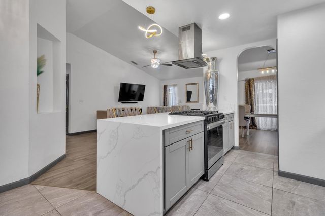 8604 Luciano Ct, Sacramento, CA 95828