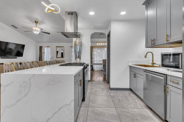 8604 Luciano Ct, Sacramento, CA 95828