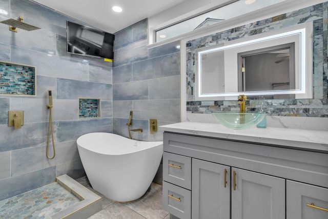 8604 Luciano Ct, Sacramento, CA 95828