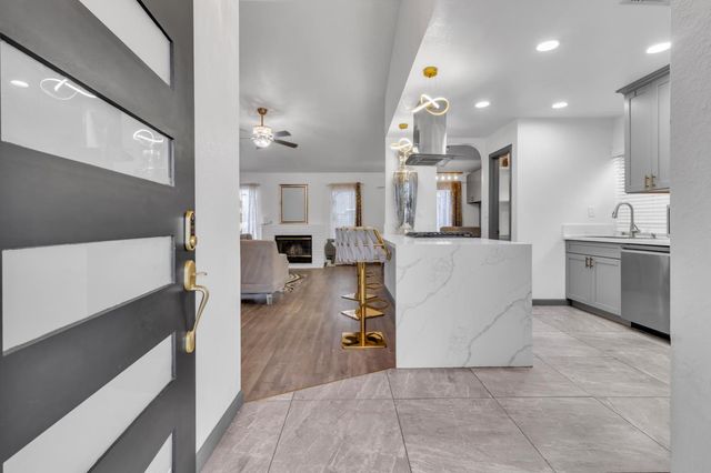 8604 Luciano Ct, Sacramento, CA 95828