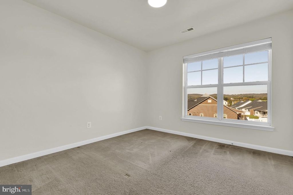 Image 13 of property listing at 5906 KRANTZ DR, Frederick, MD 21703