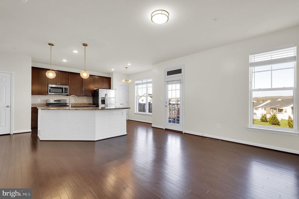 Image 2 of property listing at 5906 KRANTZ DR, Frederick, MD 21703