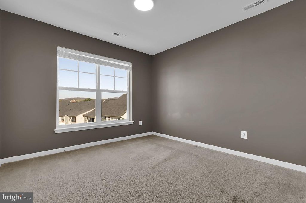 Image 16 of property listing at 5906 KRANTZ DR, Frederick, MD 21703