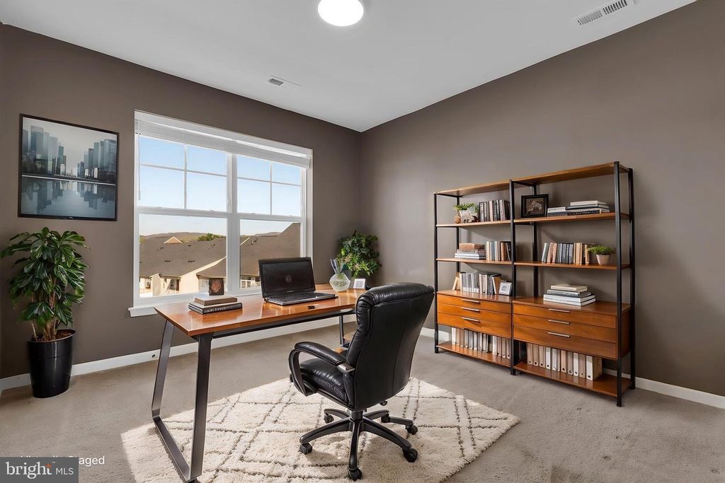 Image 17 of property listing at 5906 KRANTZ DR, Frederick, MD 21703