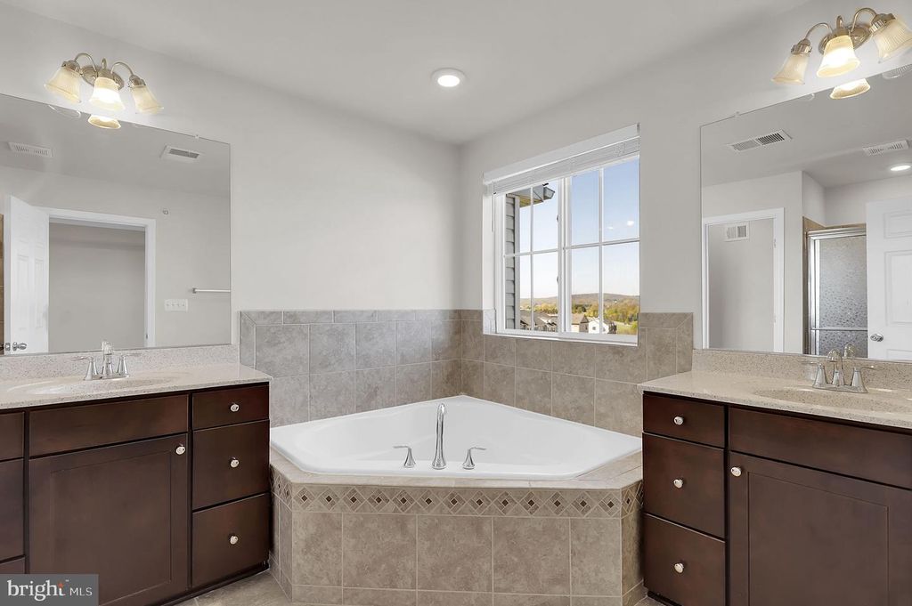 Image 23 of property listing at 5906 KRANTZ DR, Frederick, MD 21703