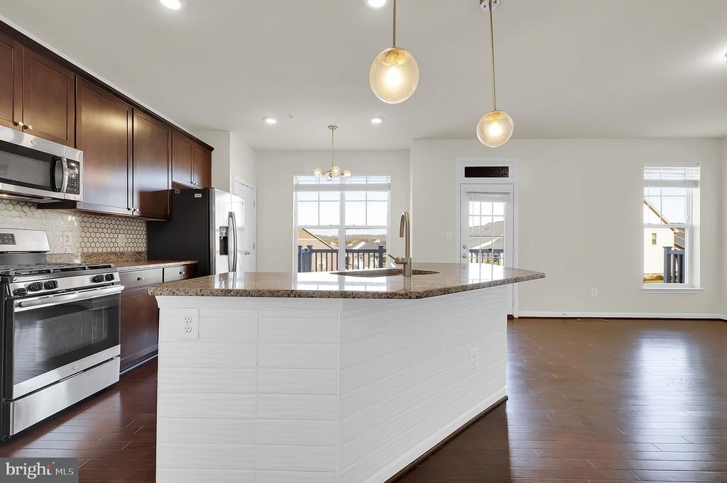 Image 3 of property listing at 5906 KRANTZ DR, Frederick, MD 21703