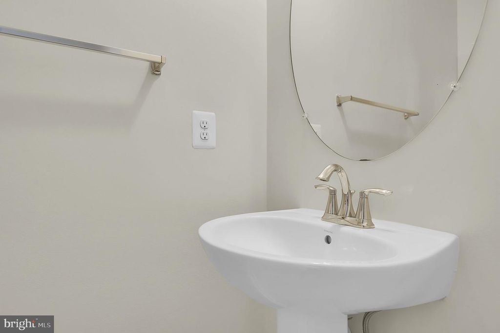 Image 28 of property listing at 5906 KRANTZ DR, Frederick, MD 21703