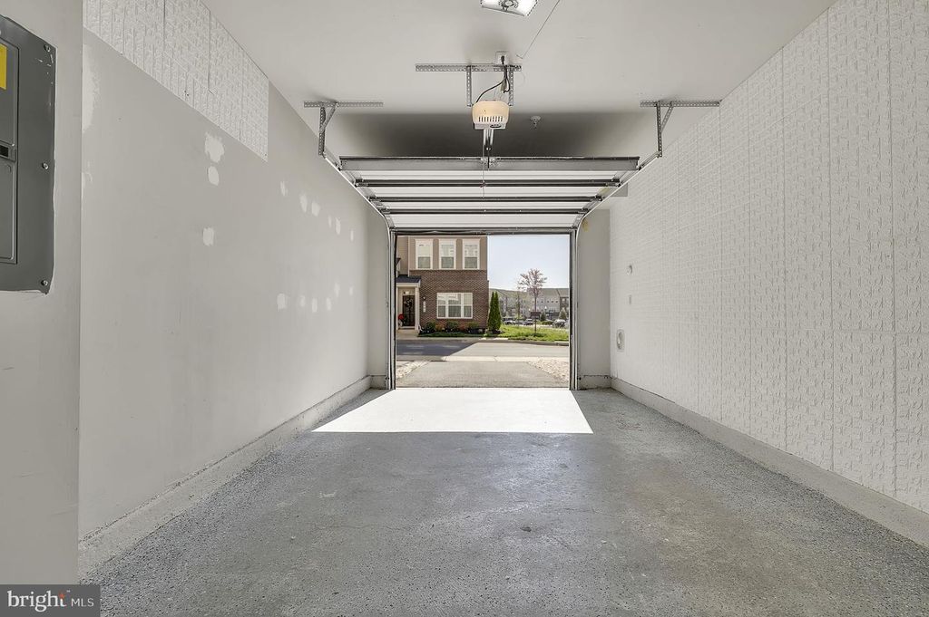 Image 29 of property listing at 5906 KRANTZ DR, Frederick, MD 21703