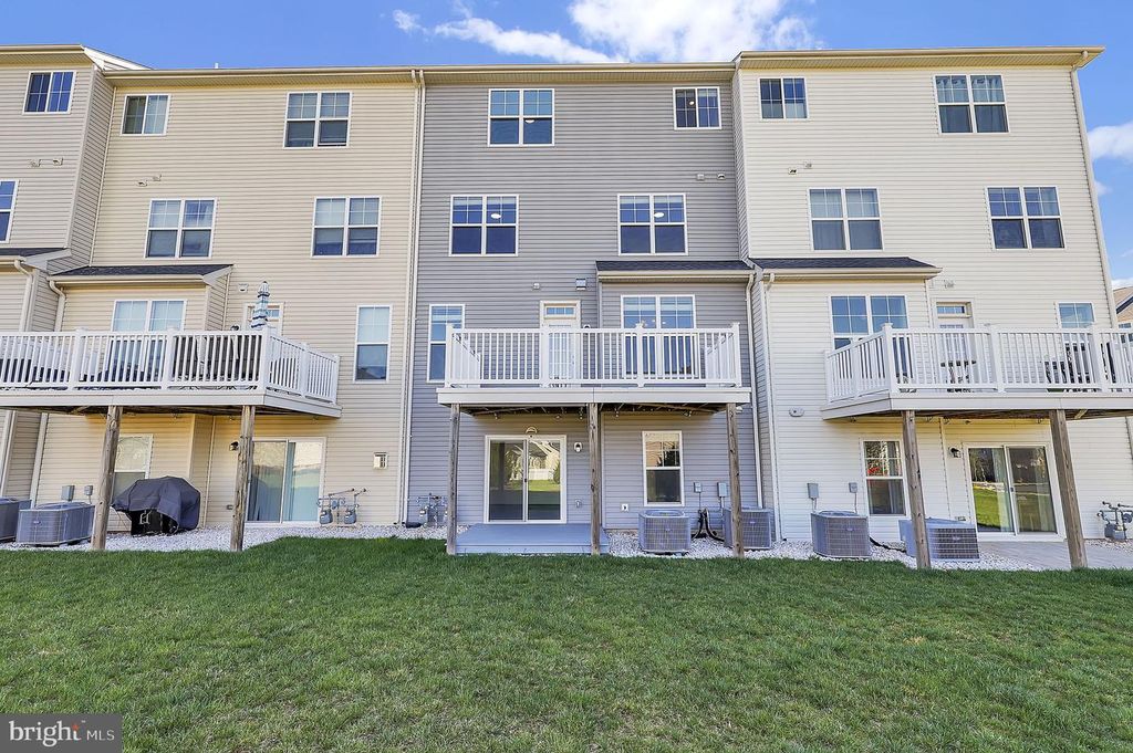 Image 35 of property listing at 5906 KRANTZ DR, Frederick, MD 21703