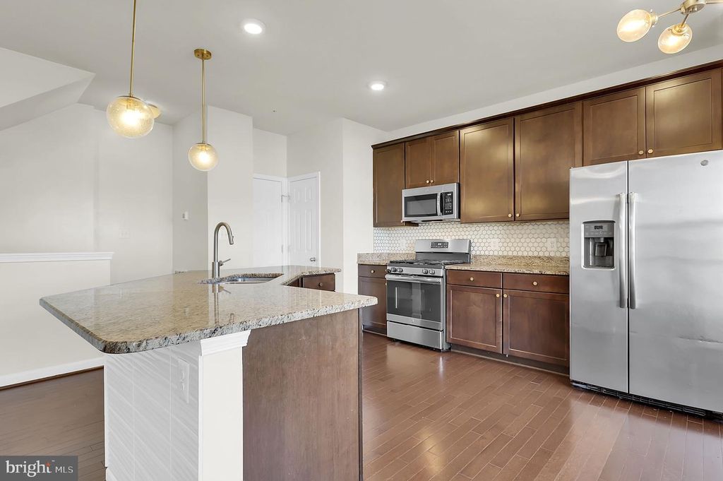 Image 7 of property listing at 5906 KRANTZ DR, Frederick, MD 21703