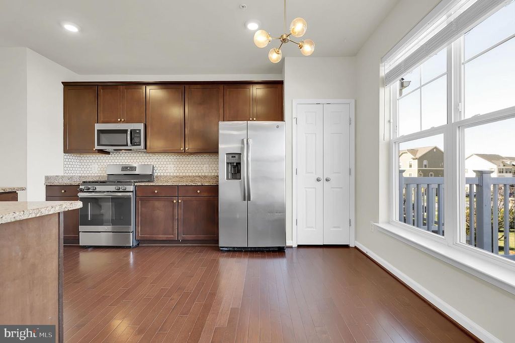 Image 8 of property listing at 5906 KRANTZ DR, Frederick, MD 21703