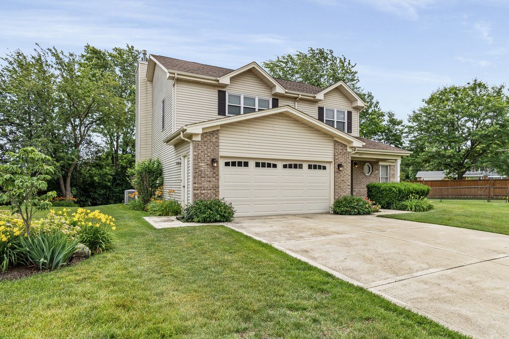 1121 Russetwood Court, Wheeling, IL 60090 — photo 2