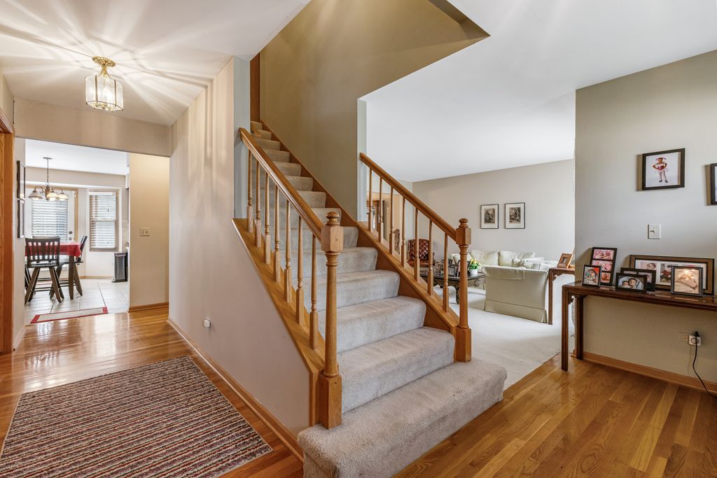 1121 Russetwood Court, Wheeling, IL 60090 — photo 4