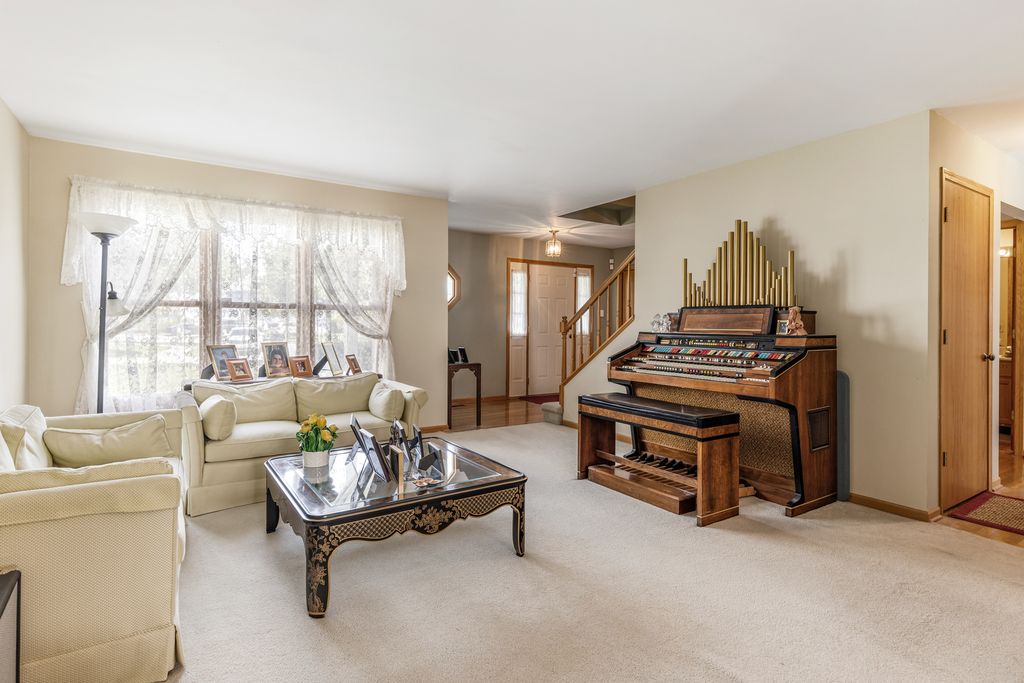 1121 Russetwood Court, Wheeling, IL 60090 — photo 5
