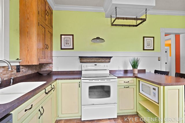 58 E 13th Street, Holland, MI 49423