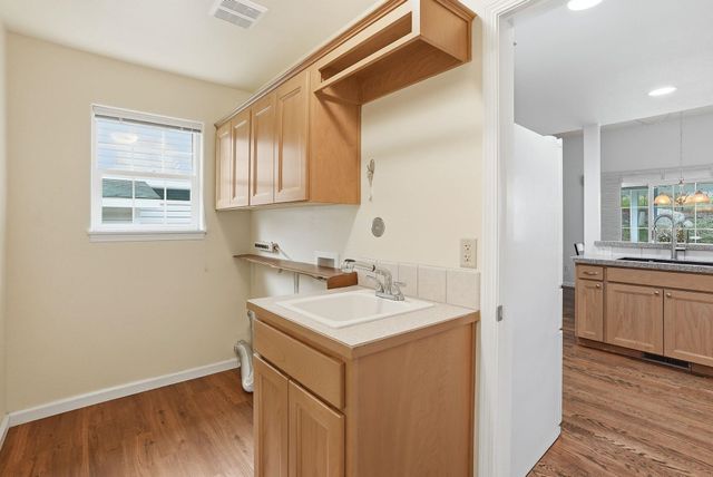 6728 S Moran View St, Spokane, WA 99224