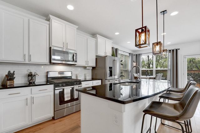 9710 Tanglemede ST, Austin, TX 78748