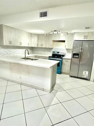 4705 SW 62nd Ave 104, Davie, FL 33314