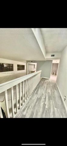 4705 SW 62nd Ave 104, Davie, FL 33314