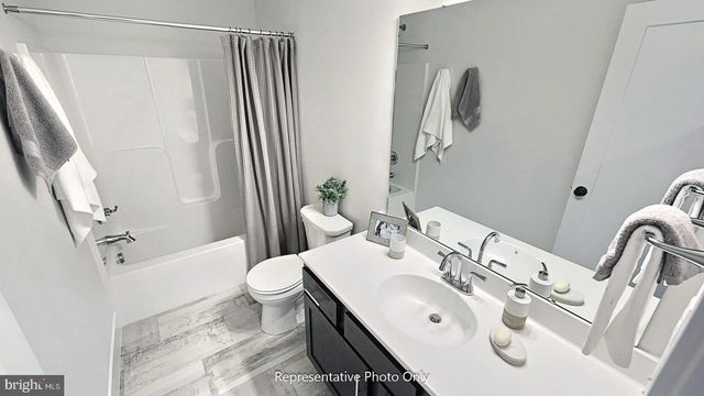 127 SOUTH MOUNTAIN DR, Carlisle, PA 17013