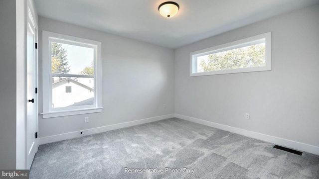 127 SOUTH MOUNTAIN DR, Carlisle, PA 17013