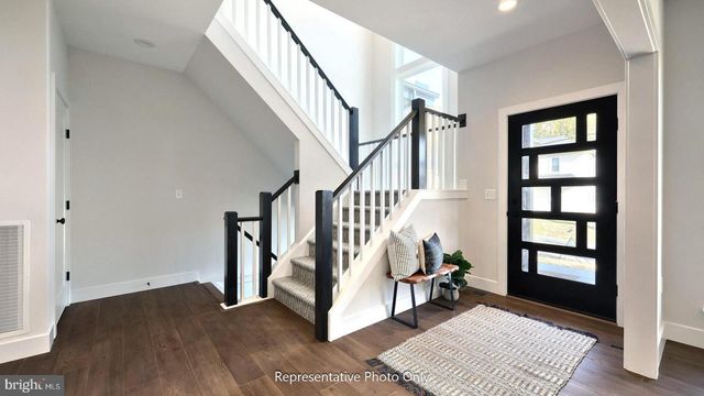 127 SOUTH MOUNTAIN DR, Carlisle, PA 17013