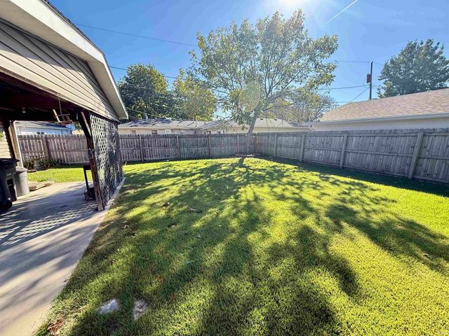 1313 N Saint James Boulevard, Evansville, IN 47711