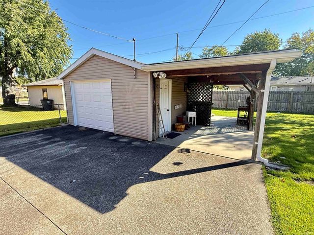 1313 N Saint James Boulevard, Evansville, IN 47711