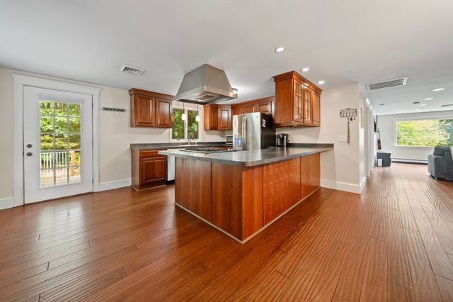 89 Ring Rd, Plympton, MA 02367