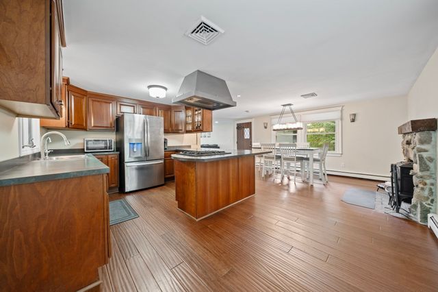 89 Ring Rd, Plympton, MA 02367